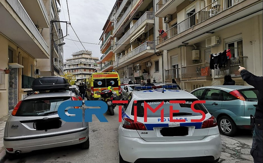 Πτώση γυναίκας από μπαλκόνι πολυκατοικίας Πτώση γυναίκας από μπαλκόνι πολυκατοικίας