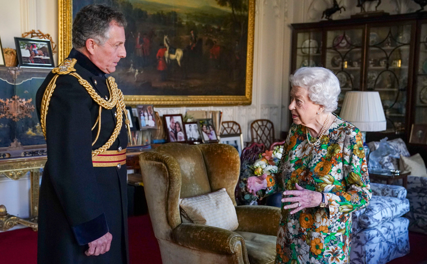 Βασίλισσα Ελισάβετ: Φουντώνουν και πάλι οι φήμες για την υγεία της &#8211; Τι λένε τα γαλαζοαίματα σενάρια για τον Κάρολο