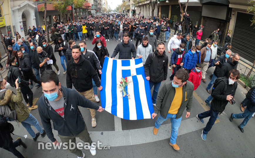 Πολυτεχνείο: Ξεκίνησε η πορεία της αιματοβαμμένης σημαίας