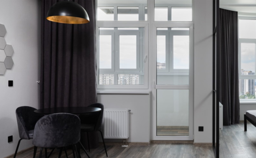 Μαύρες κουρτίνες / Unsplash.com