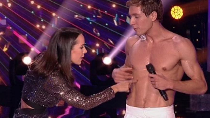 DWTS: Η Μαρίνα Λαμπροπούλου έγδυσε τον Έντουαρντ και μέτρησε τους κοιλιακούς του