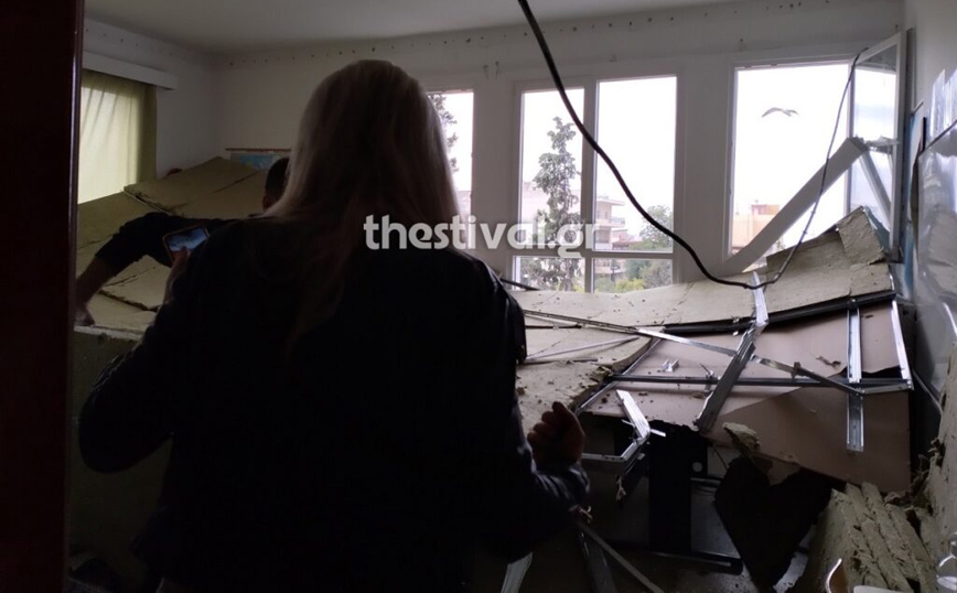 Θεσσαλονίκη: Κατέρρευσε όλη η ψευδοροφή σε σχολική αίθουσα Θεσσαλονίκη: Κατέρρευσε όλη η ψευδοροφή σε σχολική αίθουσα