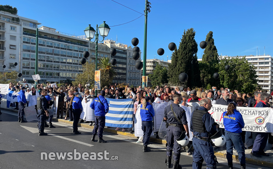 Συγκέντρωση υγειονομικών κατά του υποχρεωτικού εμβολιασμού