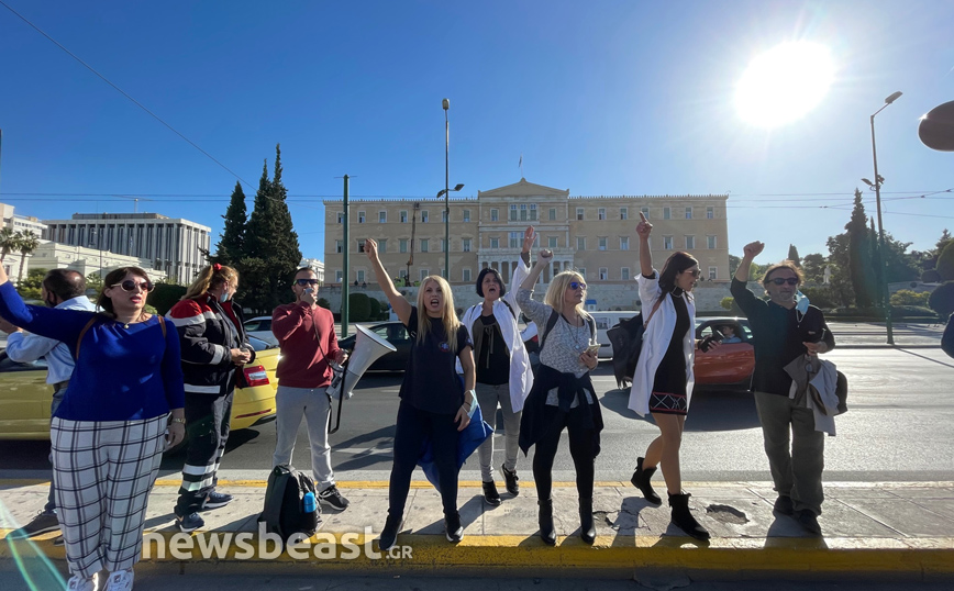 Συγκέντρωση υγειονομικών κατά του υποχρεωτικού εμβολιασμού