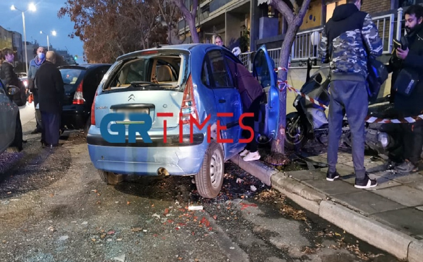 Θεσσαλονίκη: “Τρελή” πορεία λεωφορείου-Κατέληξε σε σταθμευμένα οχήματα Θεσσαλονίκη: “Τρελή” πορεία λεωφορείου-Κατέληξε σε σταθμευμένα οχήματα