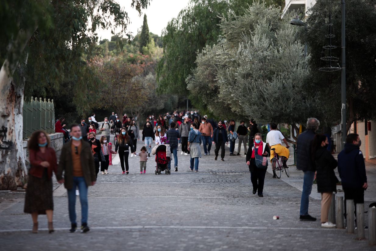 Κορονοϊός: Εβδομάδα κρίσιμων αποφάσεων – Υποχρεωτική η 3η δόση στους άνω των 65 και νέοι περιορισμοί στους ανεμβολίαστους