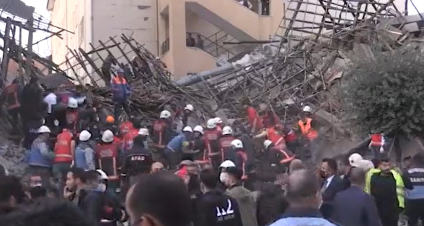 Τουρκία: Κατέρρευσε κτίριο στη Μαλάτια, τουλάχιστον 10 οι εγκλωβισμένοι &#8211; Σοκάρουν οι εικόνες