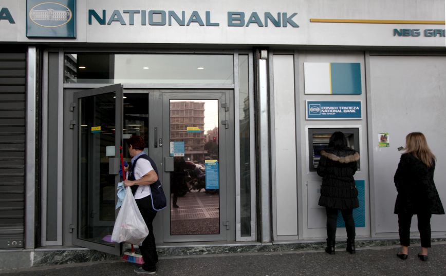 Νέα μέτρα για τον κορονοϊό: Έτσι θα γίνεται από σήμερα η είσοδος σε τράπεζες και Δημόσιο