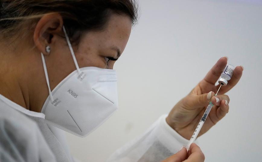Κορονοϊός: Ποιο εμβόλιο θα κάνουν στην τρίτη δόση όσοι είχαν εμβολιαστεί με Pfizer