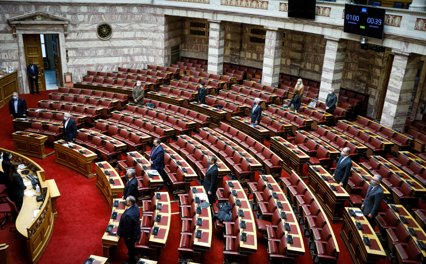 Πολυτεχνείο: Ενός λεπτού για τους αγωνιστές και τα θύματα της εξέγερσης &#8211; Οι βουλευτές καταδίκασαν τα επεισόδια