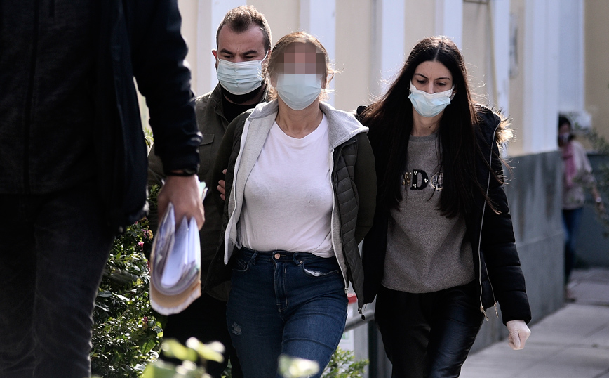 Χαλάνδρι: Προθεσμία για αύριο πήρε η εικαστικός – «Το παιδί μου και εγώ πρέπει να είμαστε μαζί»