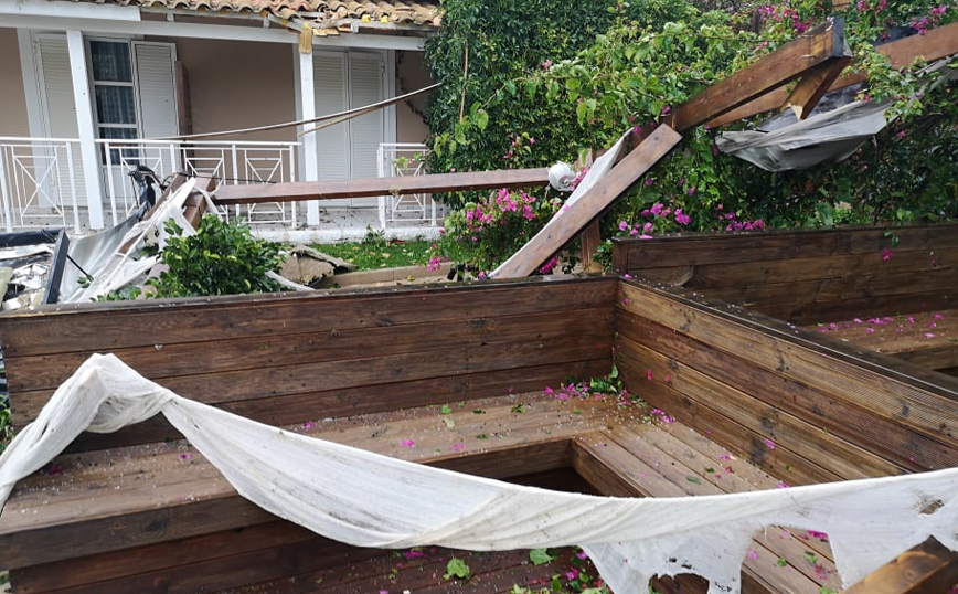 Μεγάλες ζημιές προκάλεσε ανεμοστρόβιλος στο Καλαμάκι Μεγάλες ζημιές προκάλεσε ανεμοστρόβιλος στο Καλαμάκι