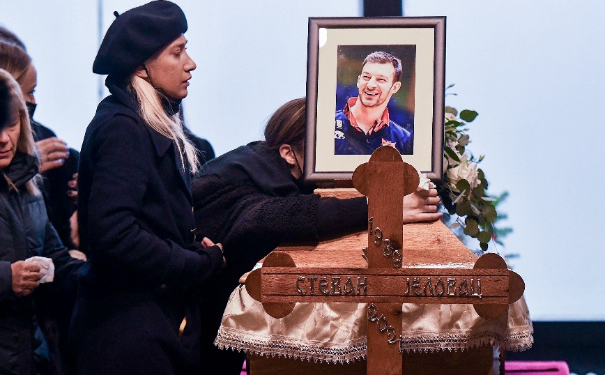 Στέφαν Γέλοβατς: Ράγισαν καρδιές στην κηδεία του Σέρβου σέντερ της ΑΕΚ