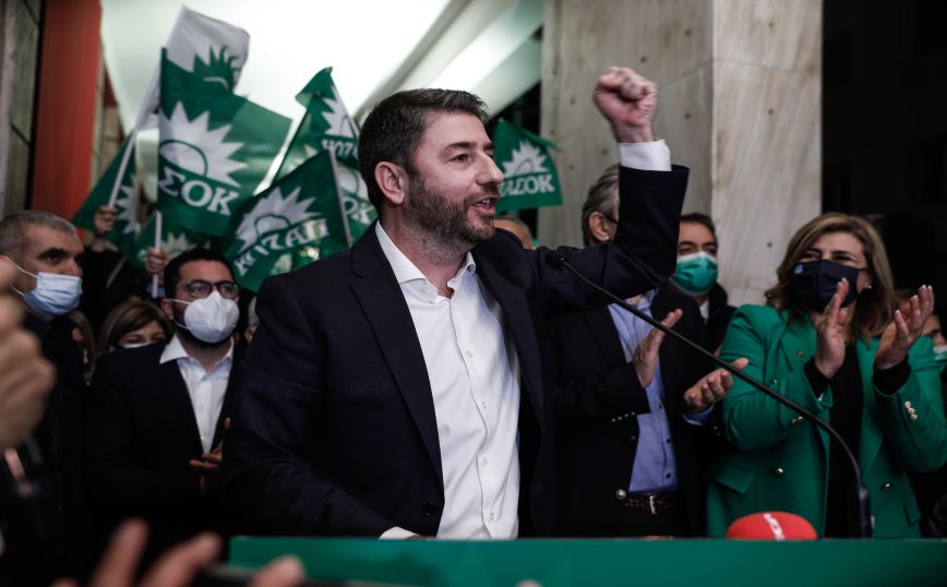 Ο Νίκος Ανδρουλάκης στα γραφεία του ΚΙΝΑΛ Ο Νίκος Ανδρουλάκης στα γραφεία του ΚΙΝΑΛ