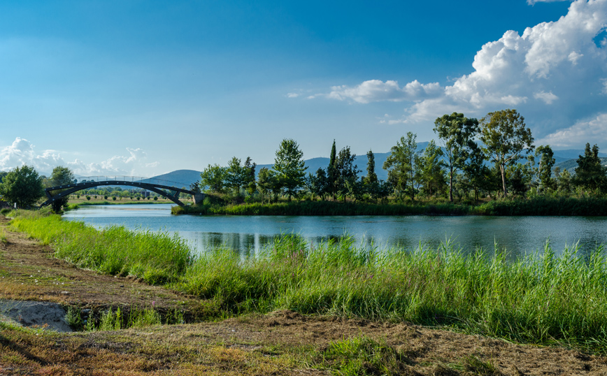 Άποψη του ποταμού Άραχθου και της περιβάλλουσας φύσης Άποψη του ποταμού Άραχθου και της περιβάλλουσας φύσης
