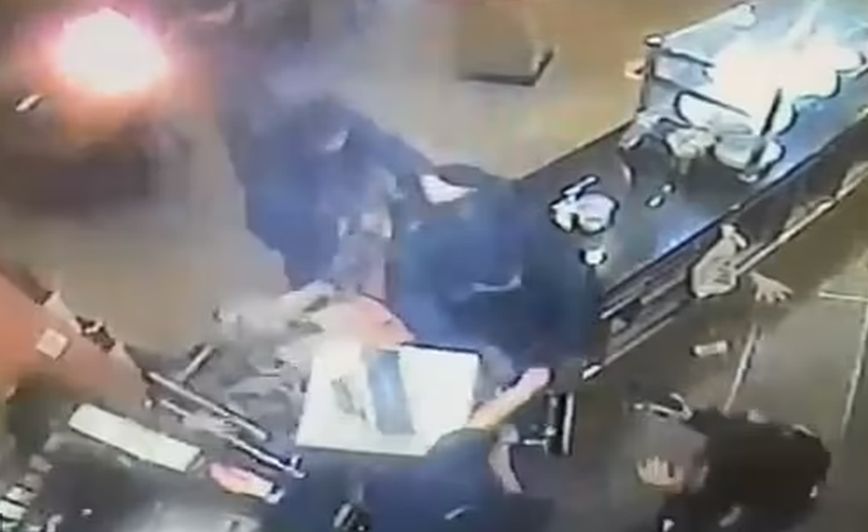 Ληστεία με πυροβολισμούς Ληστεία με πυροβολισμούς