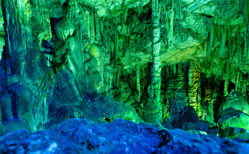 Εντυπωσιακοί σταλακτίτες στο Δικταίο Άντρο Εντυπωσιακοί σταλακτίτες στο Δικταίο Άντρο