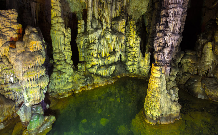 Σταλαγμίτες στο Δικταίο Άντρο Σταλαγμίτες στο Δικταίο Άντρο
