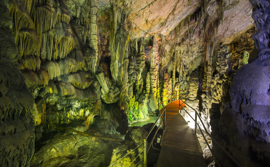 Οι αίθουσες στο Δικταίο Άντρο Οι αίθουσες στο Δικταίο Άντρο