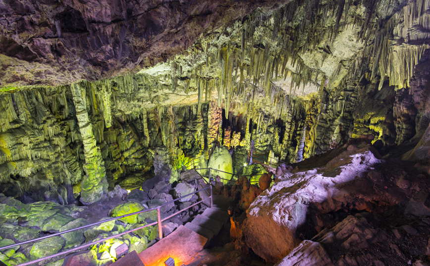 Το εντυπωσιακό Δικταίο Άντρο στην Κρήτη Το εντυπωσιακό Δικταίο Άντρο στην Κρήτη