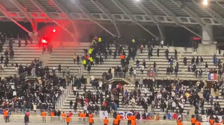 Το πρόβλημα του γαλλικού ποδοσφαίρου με τη βία δεν έχει τελειωμό – Διεκόπη εξαιτίας επεισοδίων το Παρί FC-Λιόν