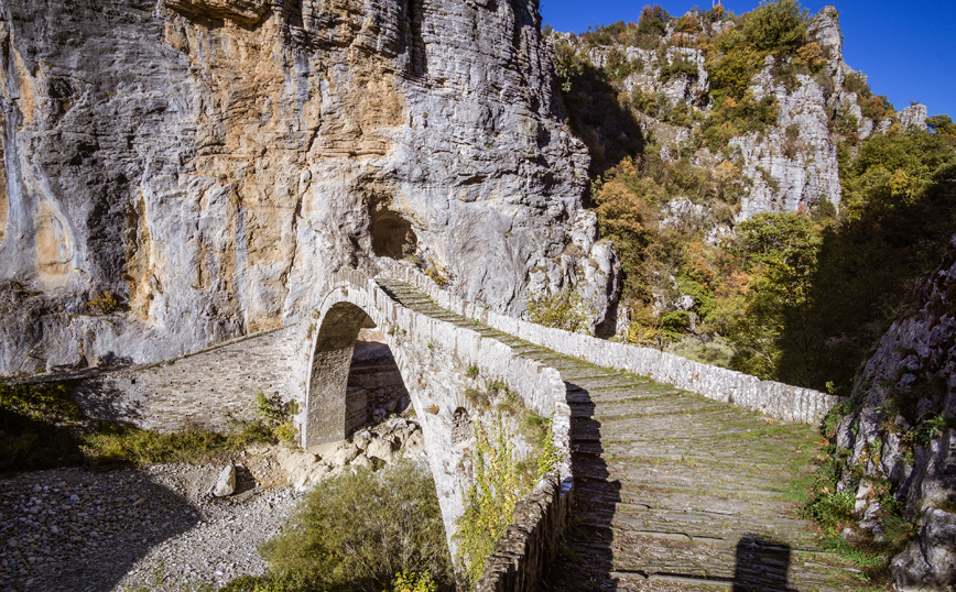 Το γεφύρι του Κόκκορη στο Ζαγόρι Το γεφύρι του Κόκκορη στο Ζαγόρι