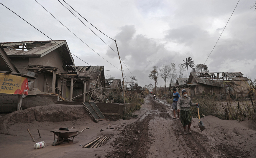 Ινδονησία &#8211; Έκρηξη ηφαιστείου: Αυξήθηκαν στους 22 οι νεκροί &#8211; 27 αγνοούνται
