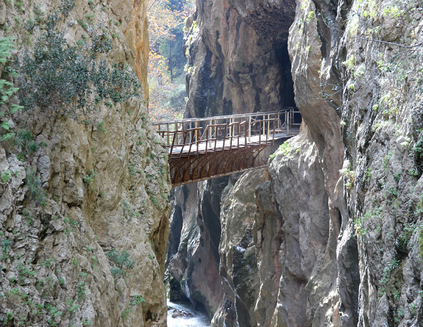 Η γραμμή του οδοντωτού στα Καλάβρυτα Η γραμμή του οδοντωτού στα Καλάβρυτα