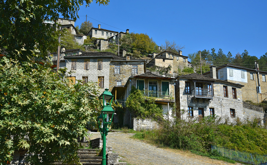 Πέτρινα σπίτια στους Κήπους Πέτρινα σπίτια στους Κήπους