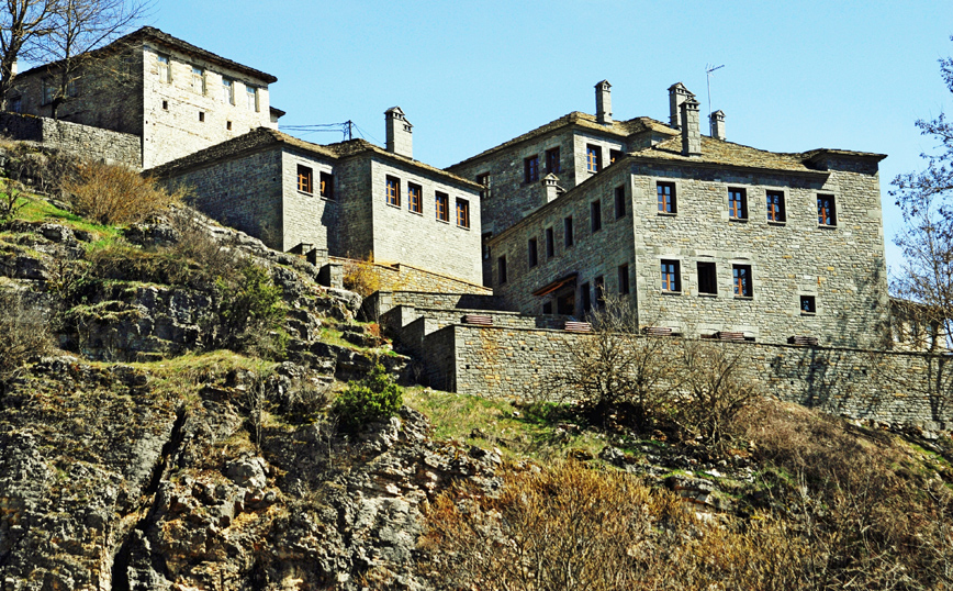 Πέτρινα σπίτια στους Κήπους Πέτρινα σπίτια στους Κήπους