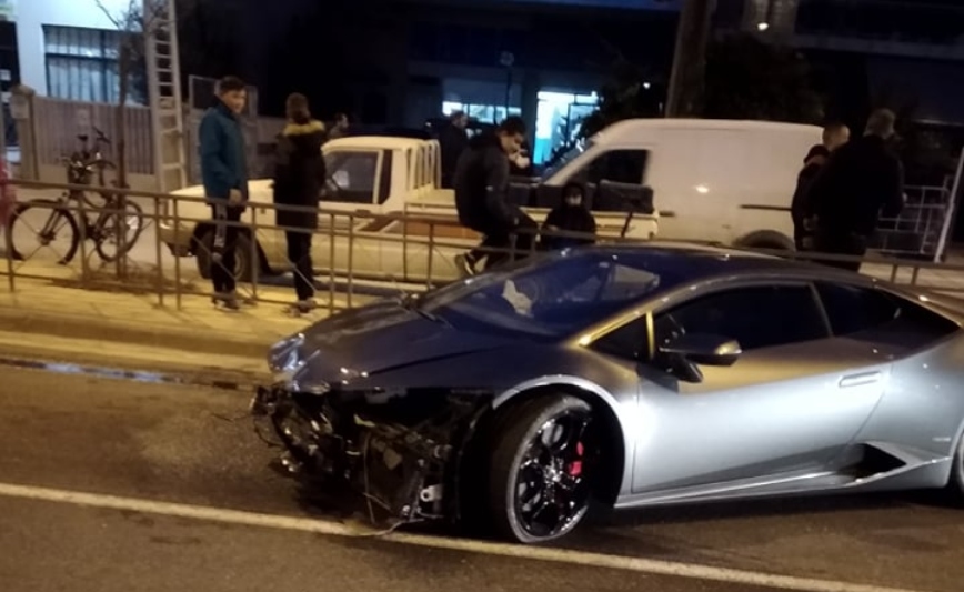 Τροχαίο με Lamborghini στη Λάρισα &#8211; Εικόνες από το τρακαρισμένο αμάξι