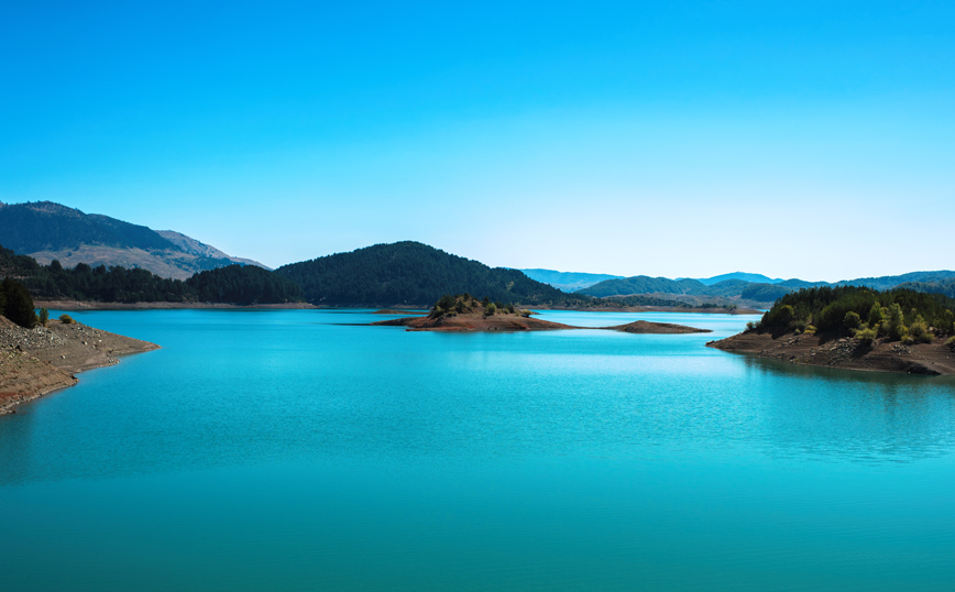 Ηρεμία και γαλήνη στη Λίμνη Αώου Ηρεμία και γαλήνη στη Λίμνη Αώου