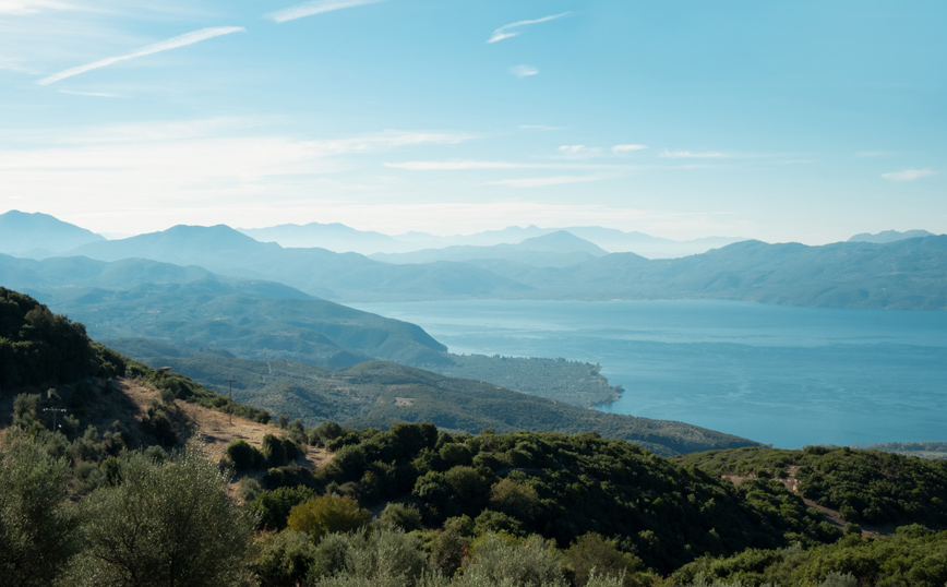 Άποψη της λίμνης Τριχωνίδας