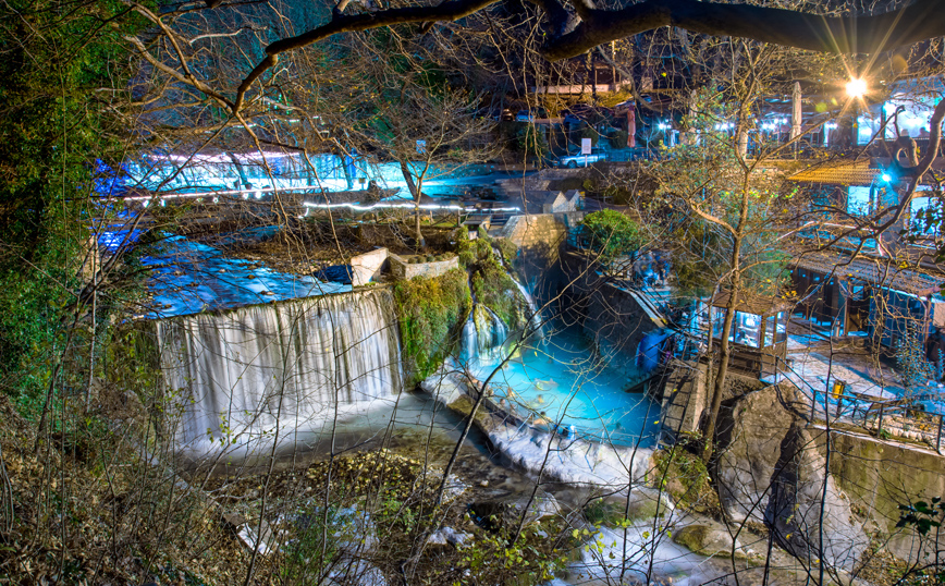 Τα Λουτρά Πόζαρ το βράδυ