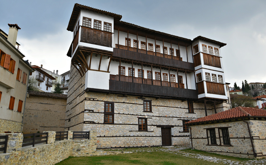 Εντυπωσιακό κτίσμα στο Ντολτσό Εντυπωσιακό κτίσμα στο Ντολτσό