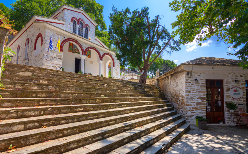 Εκκλησία στους Πινακάτες στο Πήλιο Εκκλησία στους Πινακάτες στο Πήλιο