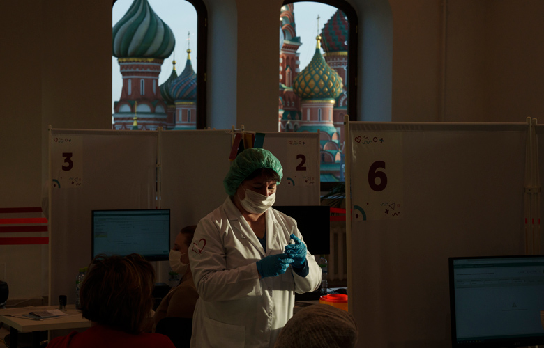 Κρεμλίνο κατά αντιεμβολιαστών: «Στρατηγική εξόντωσης του λαού» οι θέσεις τους