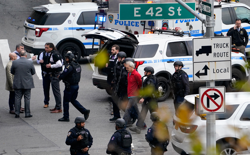 Νέα Υόρκη: Παραδόθηκε ο άνδρας με καραμπίνα έξω από τα γραφεία του ΟΗΕ &#8211; Απειλούσε να αυτοκτονήσει