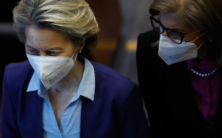«Καμπανάκι» Ούρσουλα φον ντερ Λάιεν – Στέλλας Κυριακίδου: «Εμβολιαστείτε, λάβετε αναμνηστική δόση»