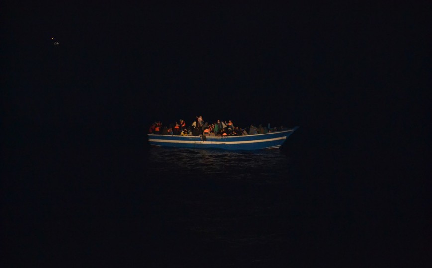 Δύο νεκροί από το ναυάγιο με μετανάστες στην Πάρο – Έχουν διασωθεί 57 άνθρωποι