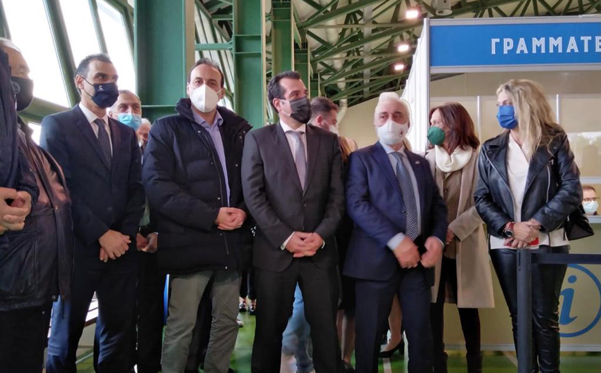 Εγκαίνια νέου mega Εμβολιαστικού Κέντρου στη Γλυφάδα Εγκαίνια νέου mega Εμβολιαστικού Κέντρου στη Γλυφάδα