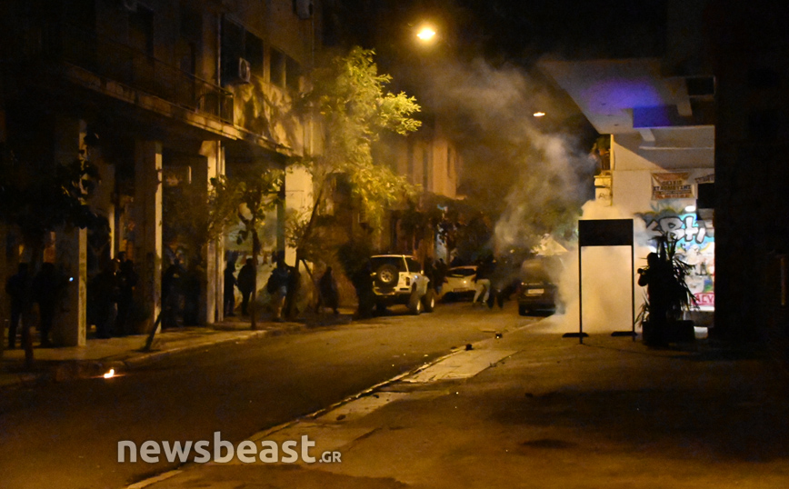 Ένταση στα Εξάρχεια στην επέτειο της δολοφονίας Γρηγορόπουλου Ένταση στα Εξάρχεια στην επέτειο της δολοφονίας Γρηγορόπουλου