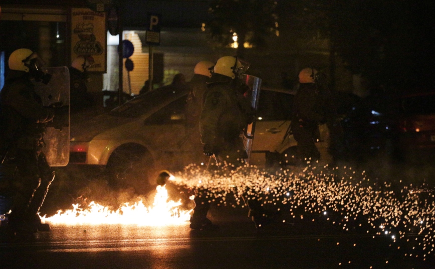 Επέτειος δολοφονίας Γρηγορόπουλου – Θεσσαλονίκη: 9 συλλήψεις και 35 προσαγωγές για τα επεισόδια μετά την πορεία