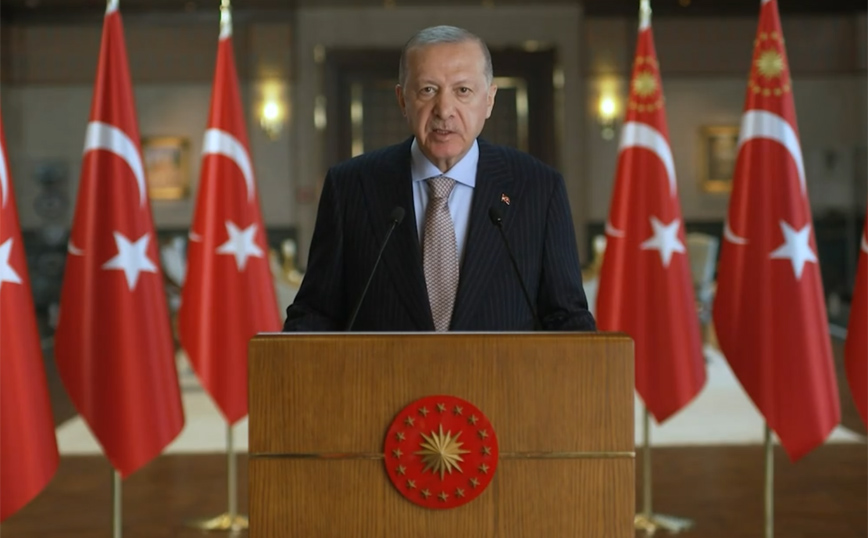 Ερντογάν: Δεν θα αφήσω τους Τούρκους να «συνθλιβούν» από τα επιτόκια