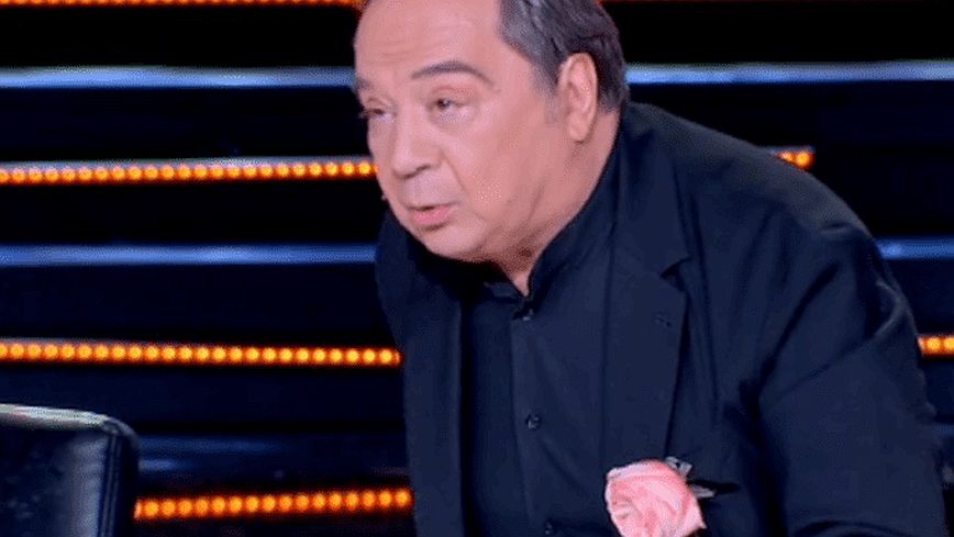 J2US: «Πάγωσε» τους πάντες ο Σταμάτης Φασουλής όταν έπεσε η καρέκλα του