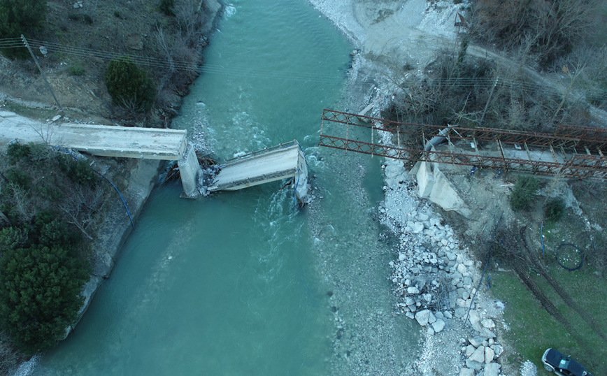 Γέφυρα στον Άραχθο από ψηλά