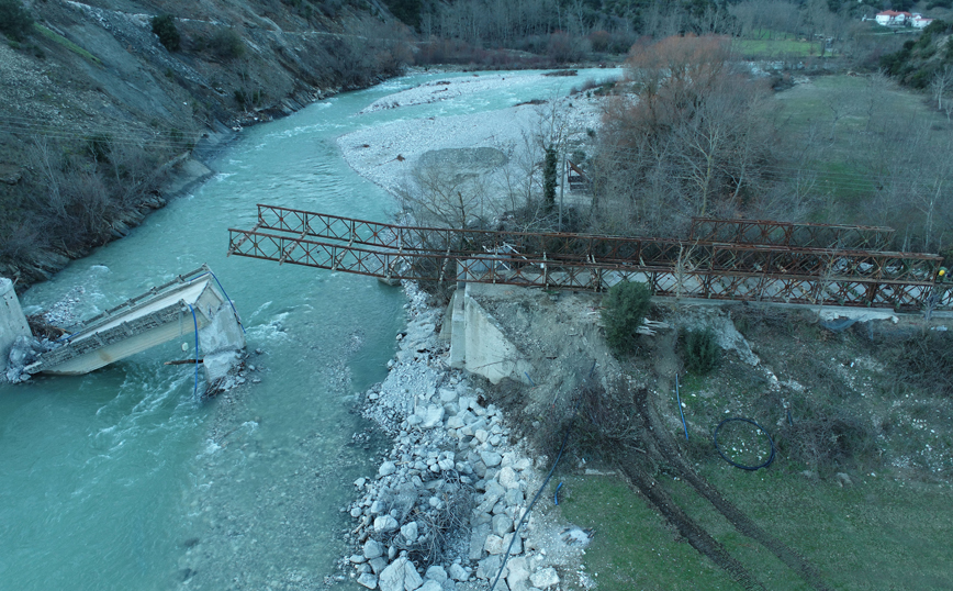Γέφυρα στον Άραχθο από ψηλά