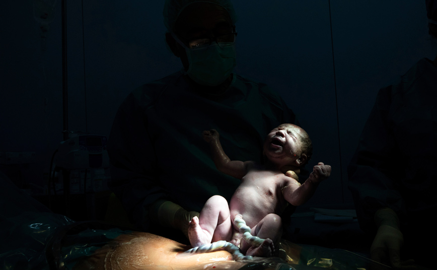 Ένα νεογέννητο μωρό Ένα νεογέννητο μωρό