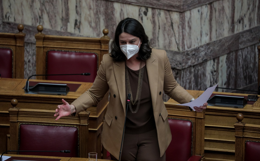 Κεραμέως: Κανείς δεν μπορεί να στερήσει σε ένα παιδί την εκπαίδευσή του – Η τροπολογία για τους αρνητές γονείς