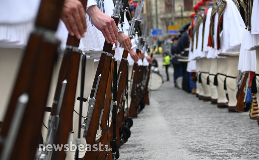 Κηδεία Κάρολου Παπούλια Κηδεία Κάρολου Παπούλια